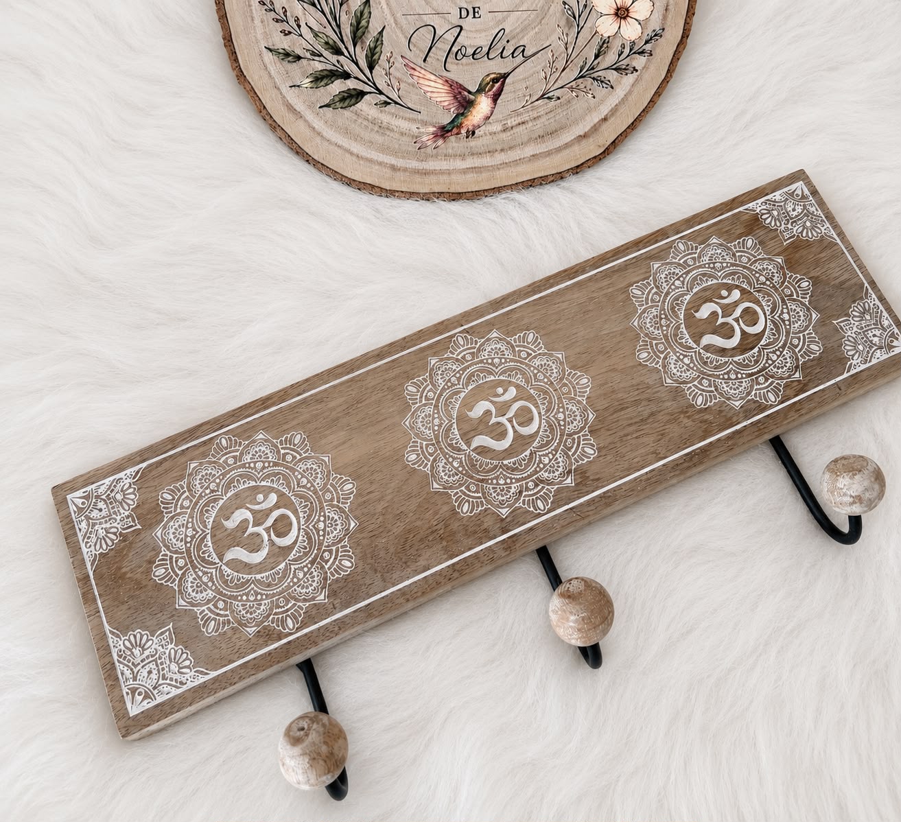 Perchero Pared Madera OM-Diseño Tallado en Blanco